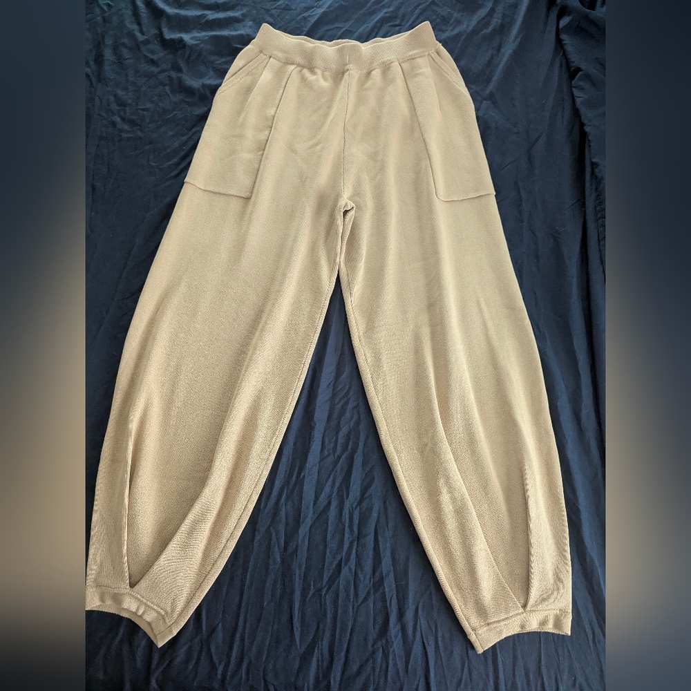 NWOT Pretty Garden Knit Pants